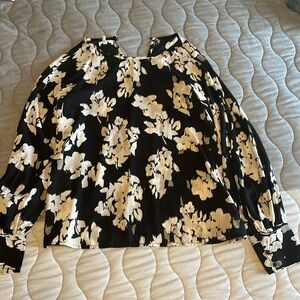 Maurice’s Blouse Size Small Black and Cream with Split Sleeve NWT